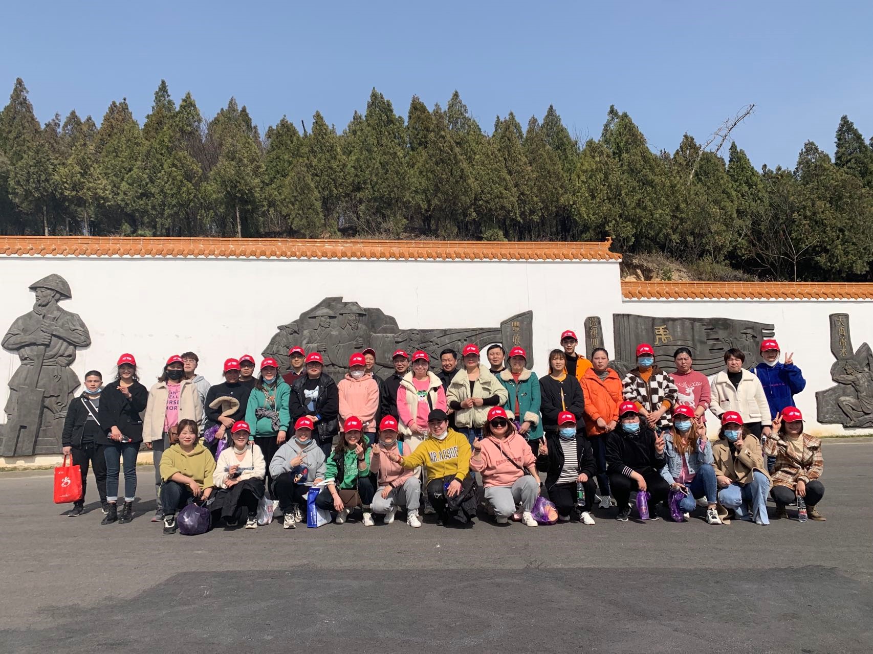 文明登山健康行，志愿服務(wù)護(hù)環(huán)境——依愛消防開展“學(xué)雷鋒日”主題活動(dòng)