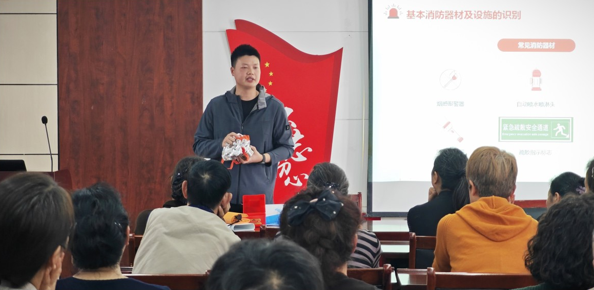 依愛消防重陽進(jìn)社區(qū)，金秋慰問情暖夕陽紅